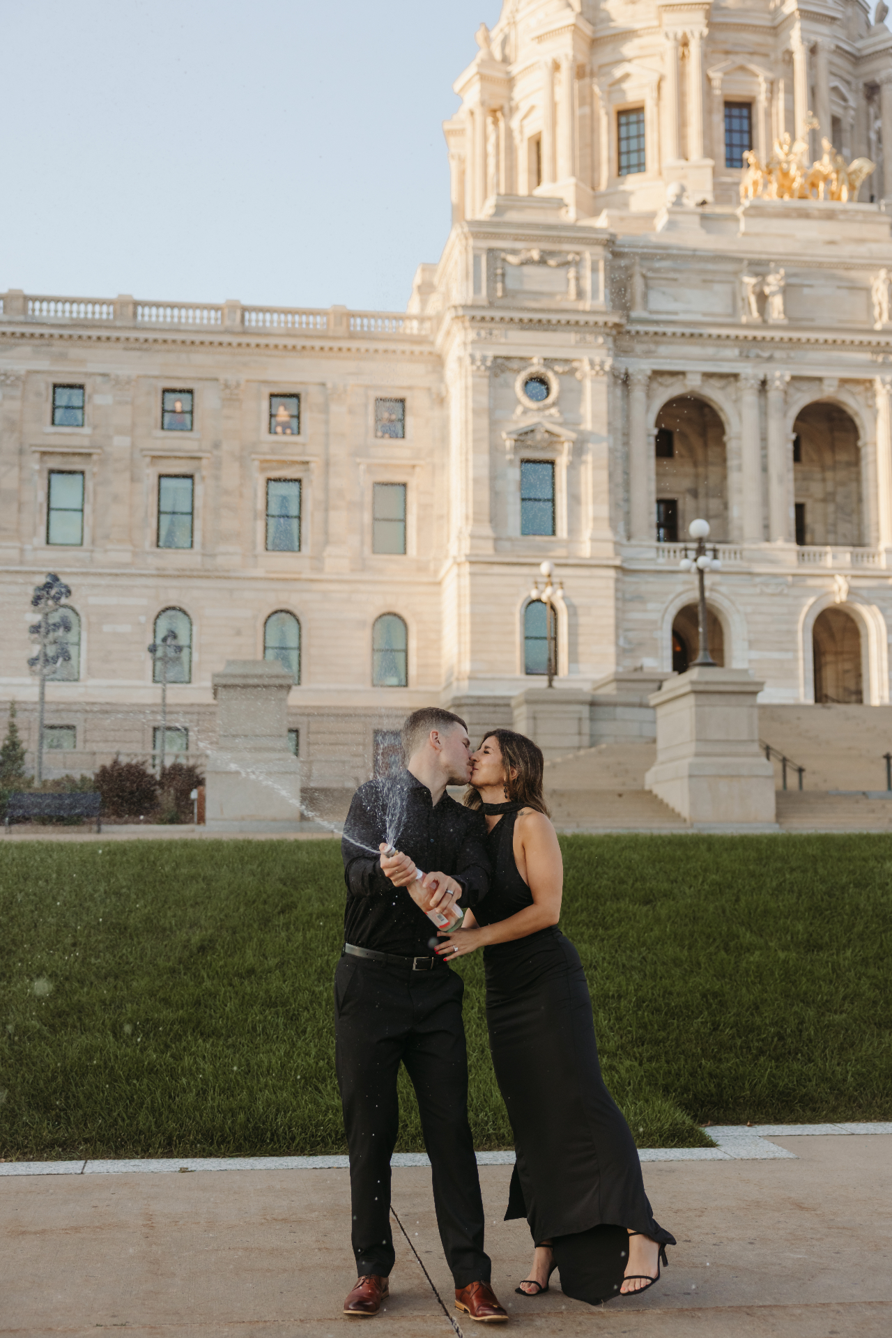 Couple kissing with champagne at Minnesota State Capitol